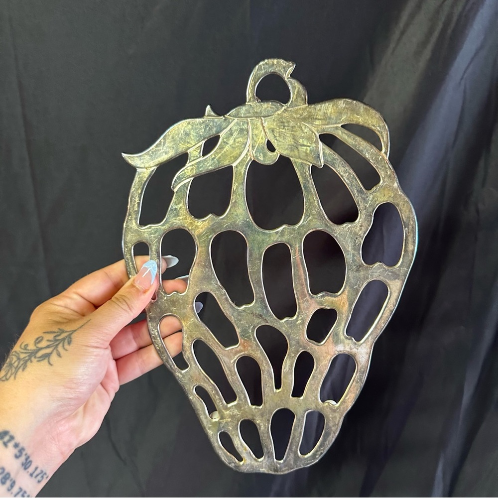Vtg | Leonard Silverplated Strawberry Trivet